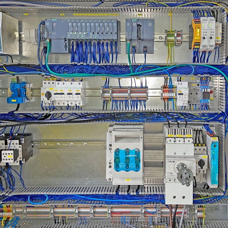 Generic industrial application context for GYCM8 Thermal-Magnetic Molded Case Circuit Breakers